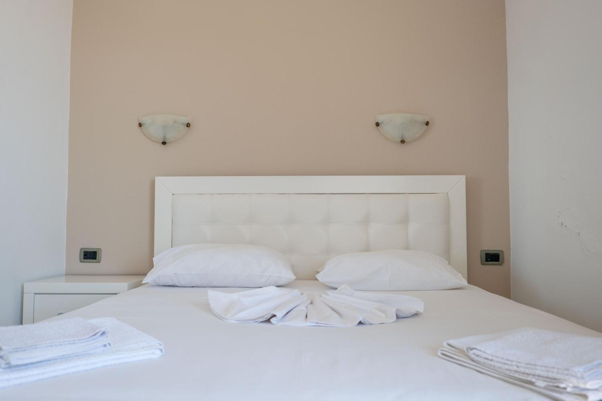 Hotel Kompleks Joni Саранде Екстериор снимка