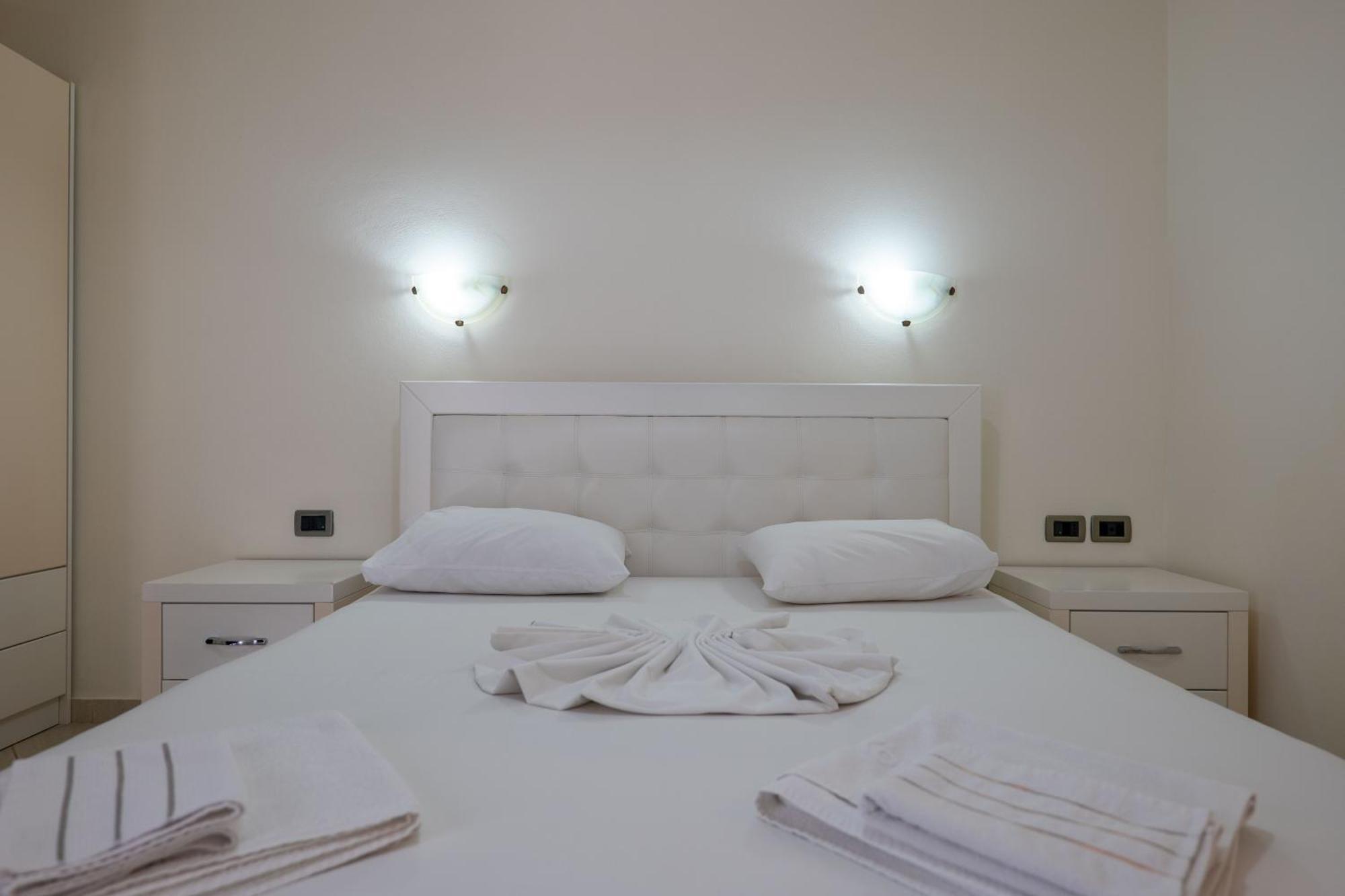 Hotel Kompleks Joni Саранде Екстериор снимка
